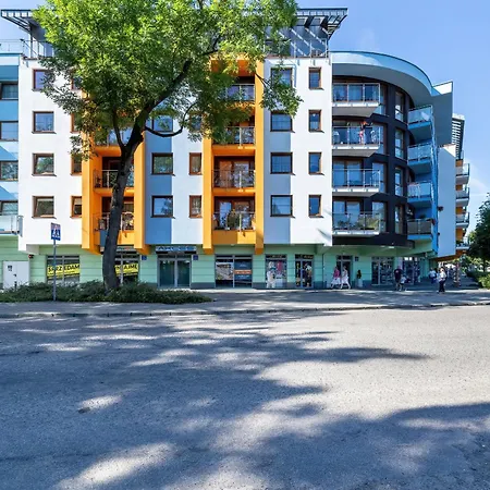 Z 2 Sypialniami W Kolobrzegu 12 Minut Spaceru Od Plazy By Renters Apartment Kolobrzeg
